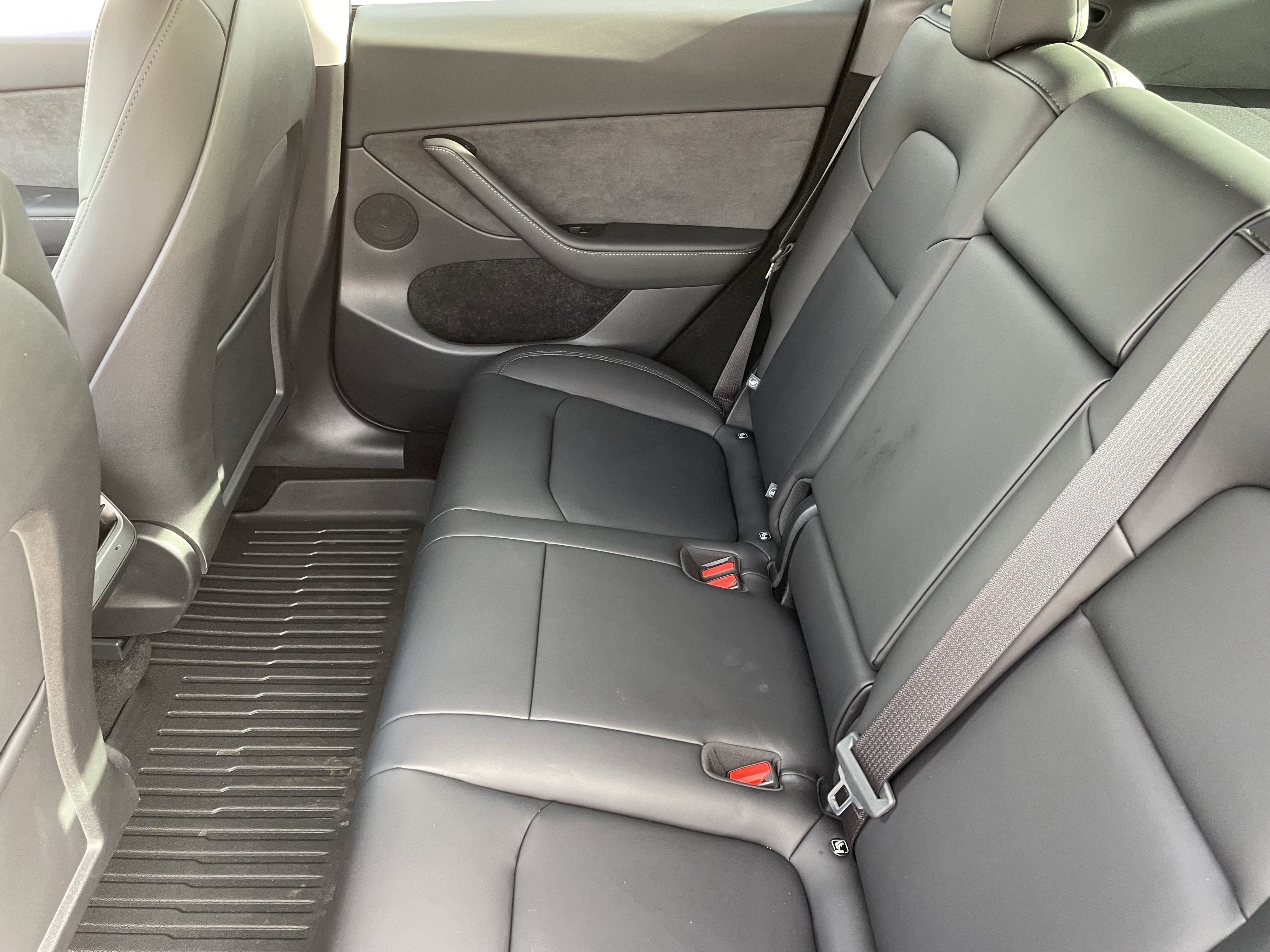 Used 2025 Tesla Model Y Long Range image 18