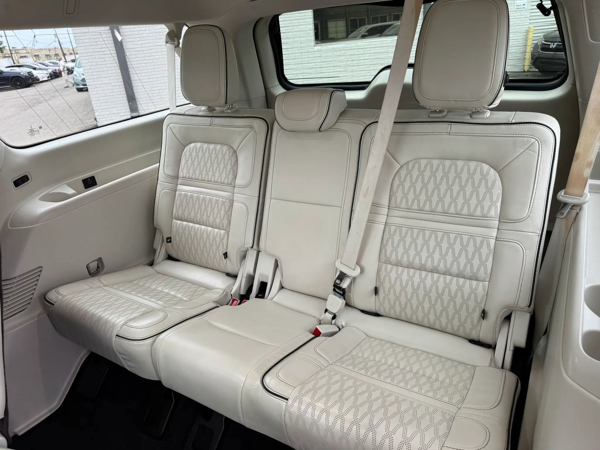 Used 2021 Lincoln Navigator L Black Label w/ Special Edition Package AWD/4WD image 18