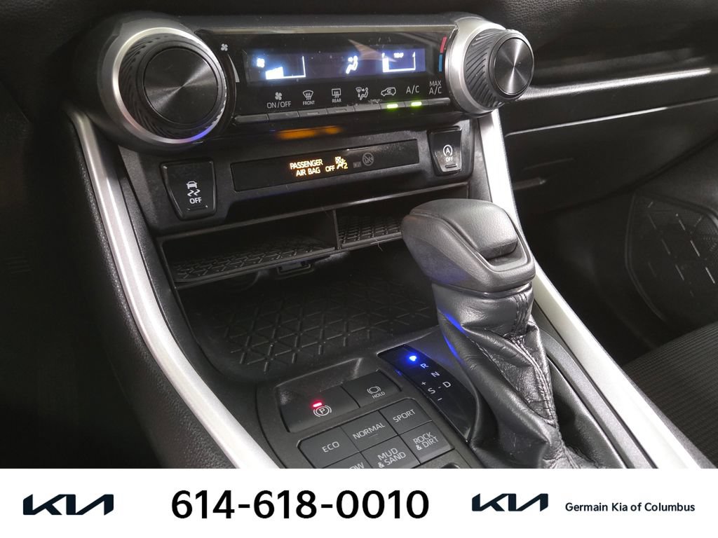 Used 2021 Toyota RAV4 LE AWD/4WD image 25