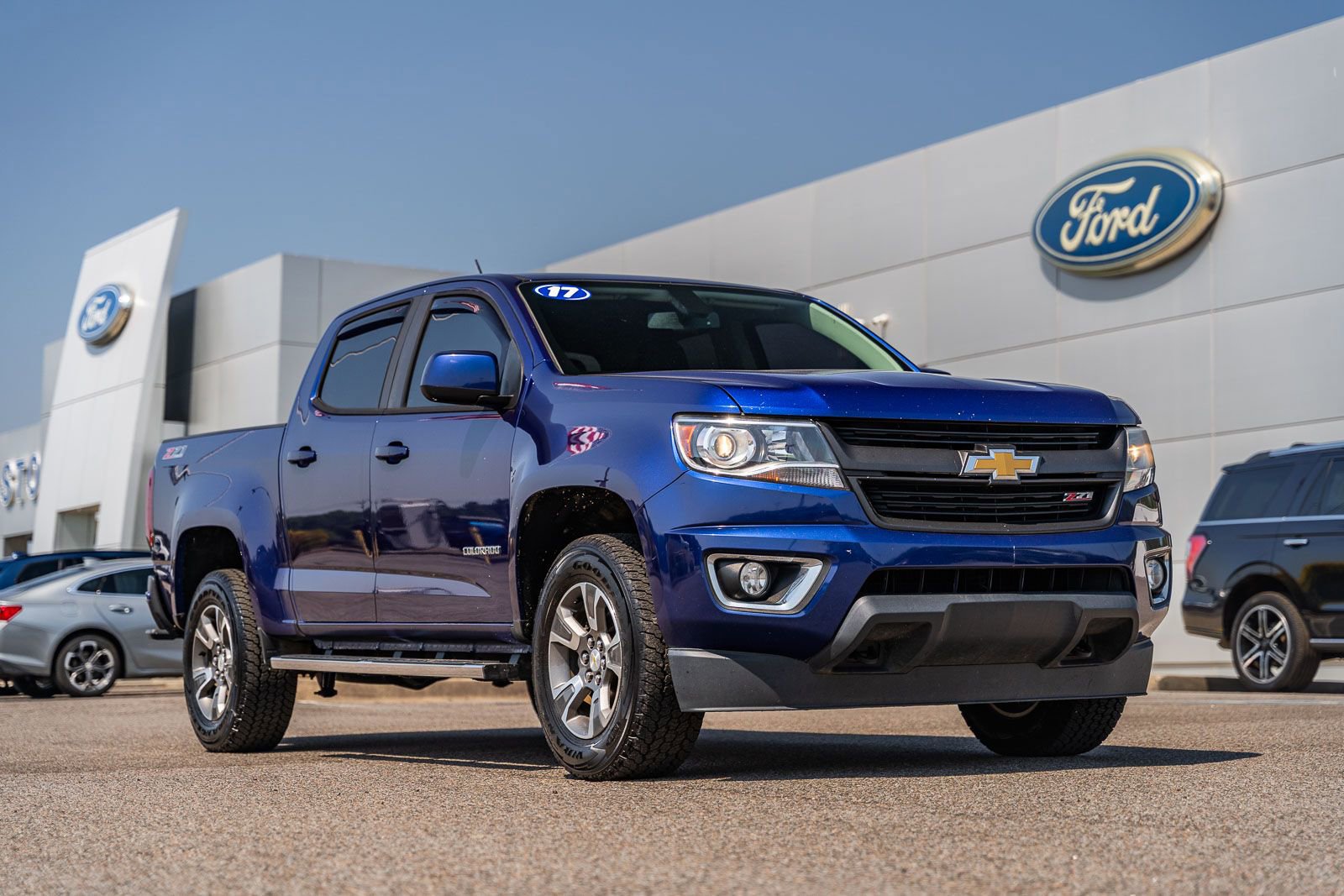 Used 2017 Chevrolet Colorado Z71 AWD/4WD image 1
