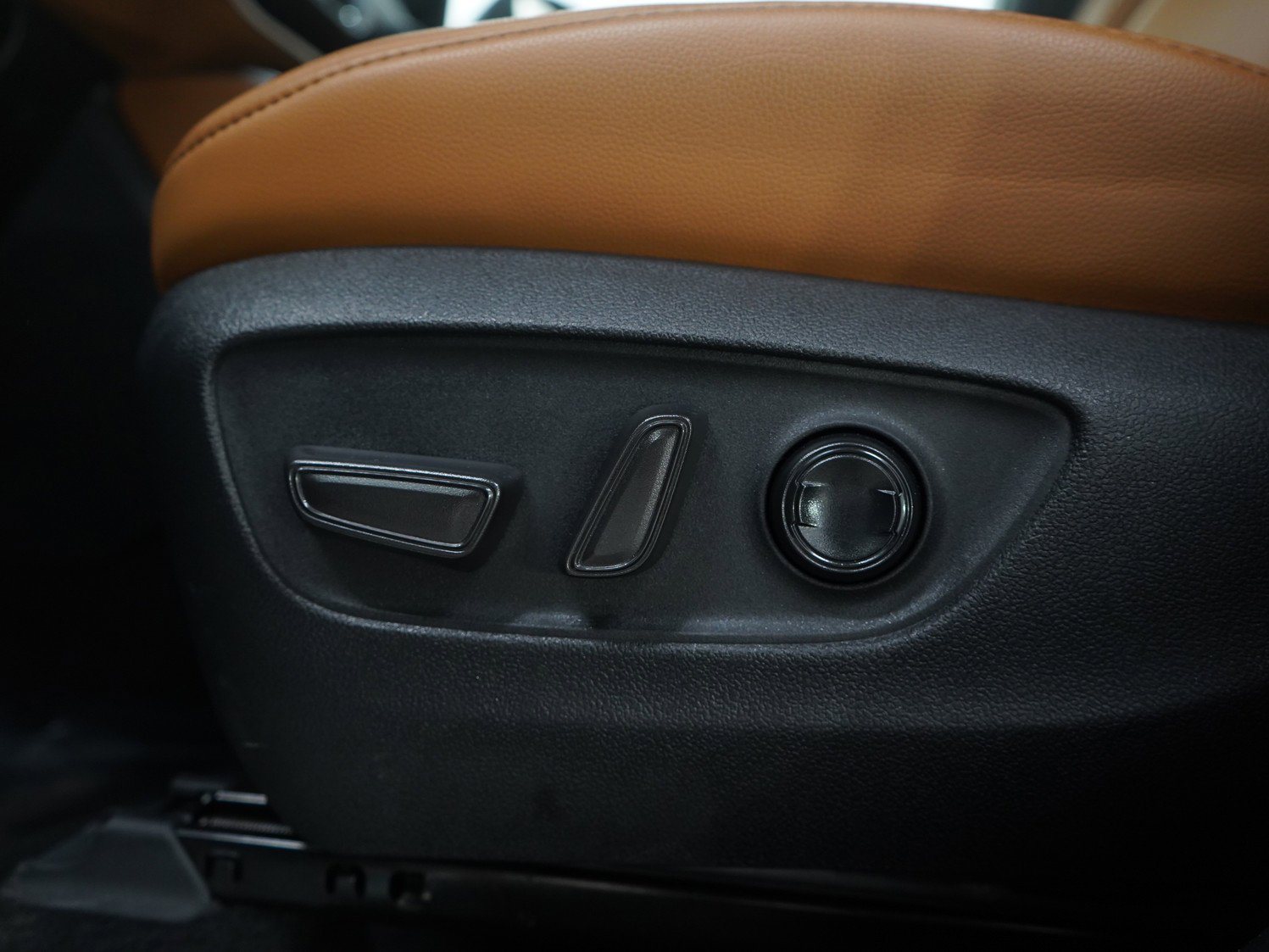 Used 2023 Toyota Highlander Platinum image 24