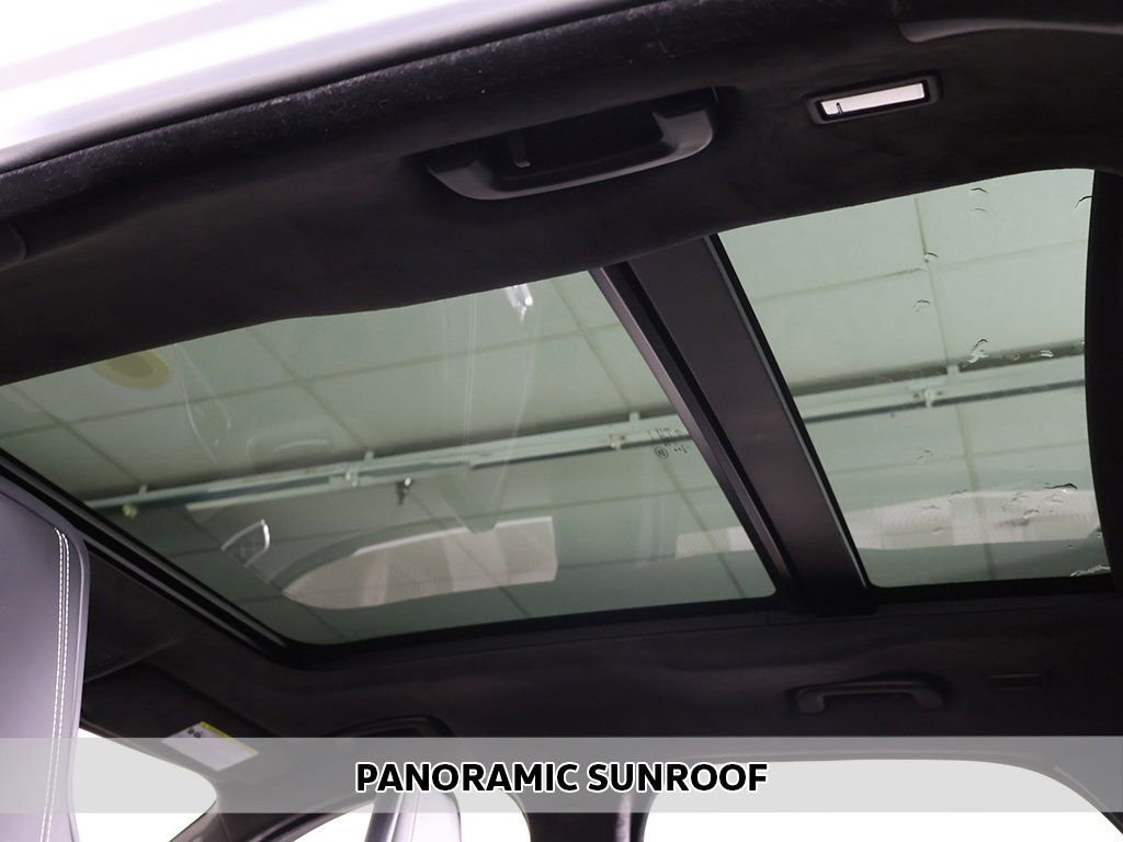 Used 2020 Jaguar F-PACE SVR image 4