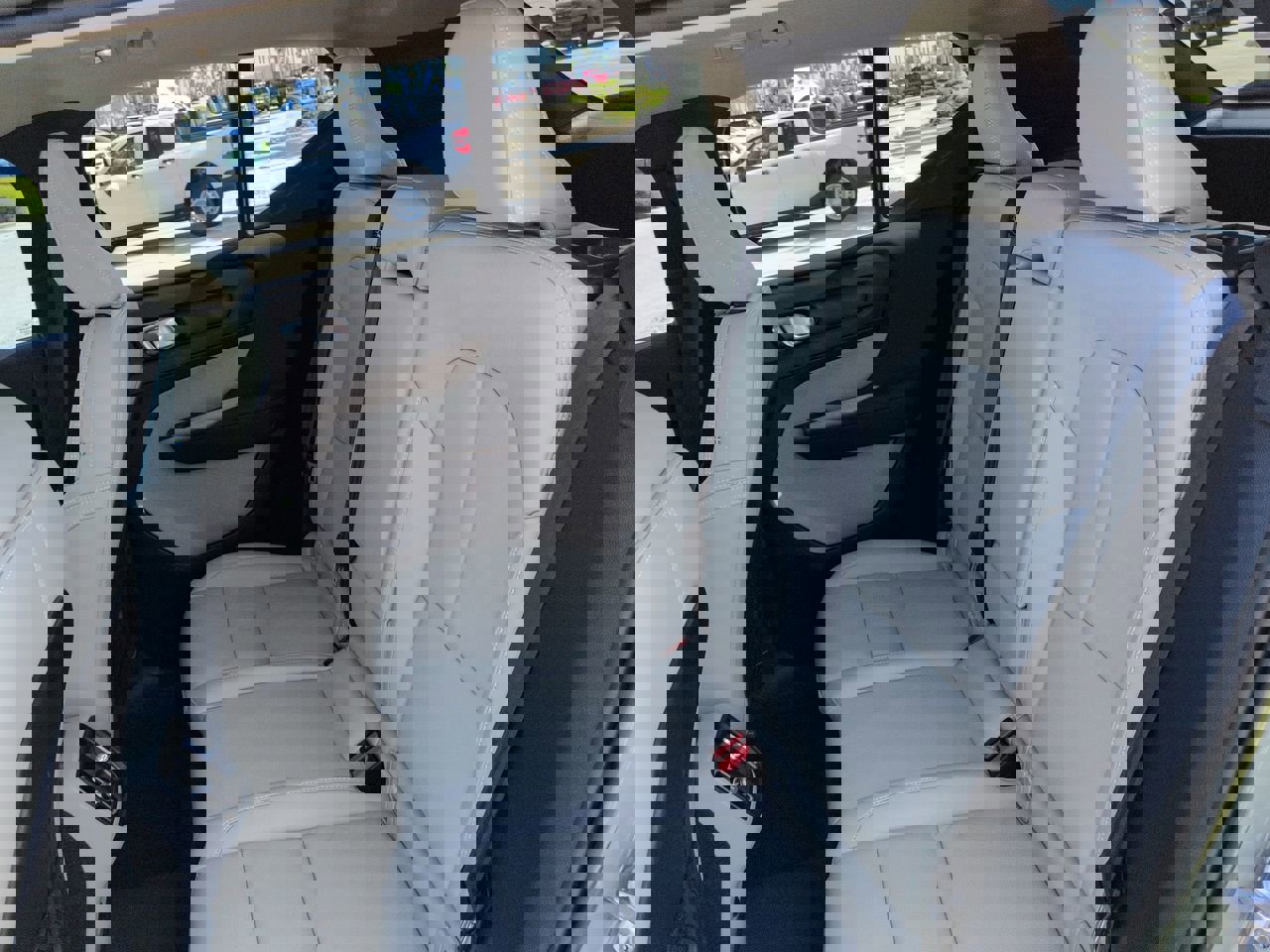 Used 2023 Volvo XC40 B5 Plus w/ Protection Package Premier image 5