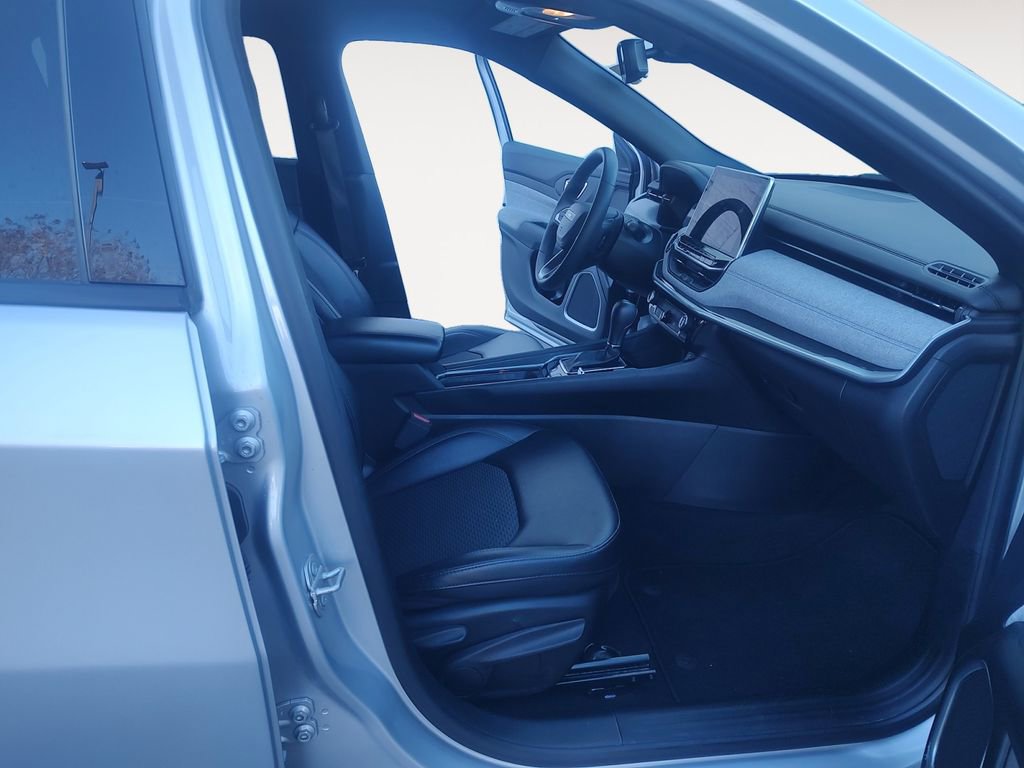 Used 2024 Jeep Compass Latitude image 15