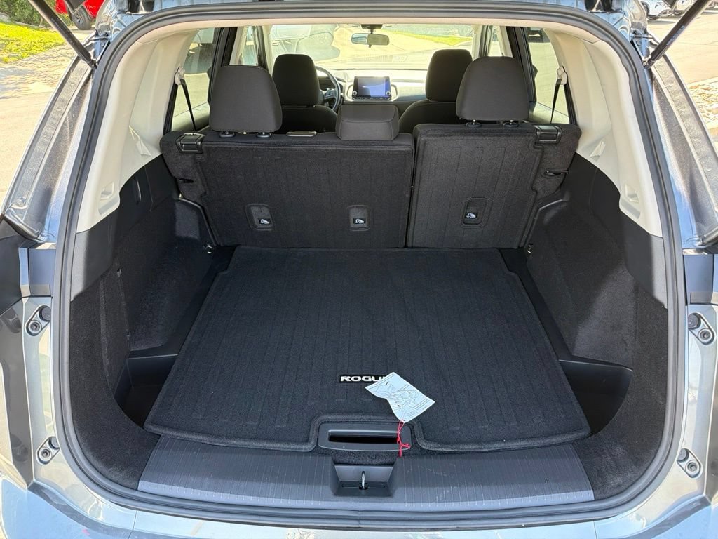 Used 2025 Nissan Rogue S AWD/4WD image 11