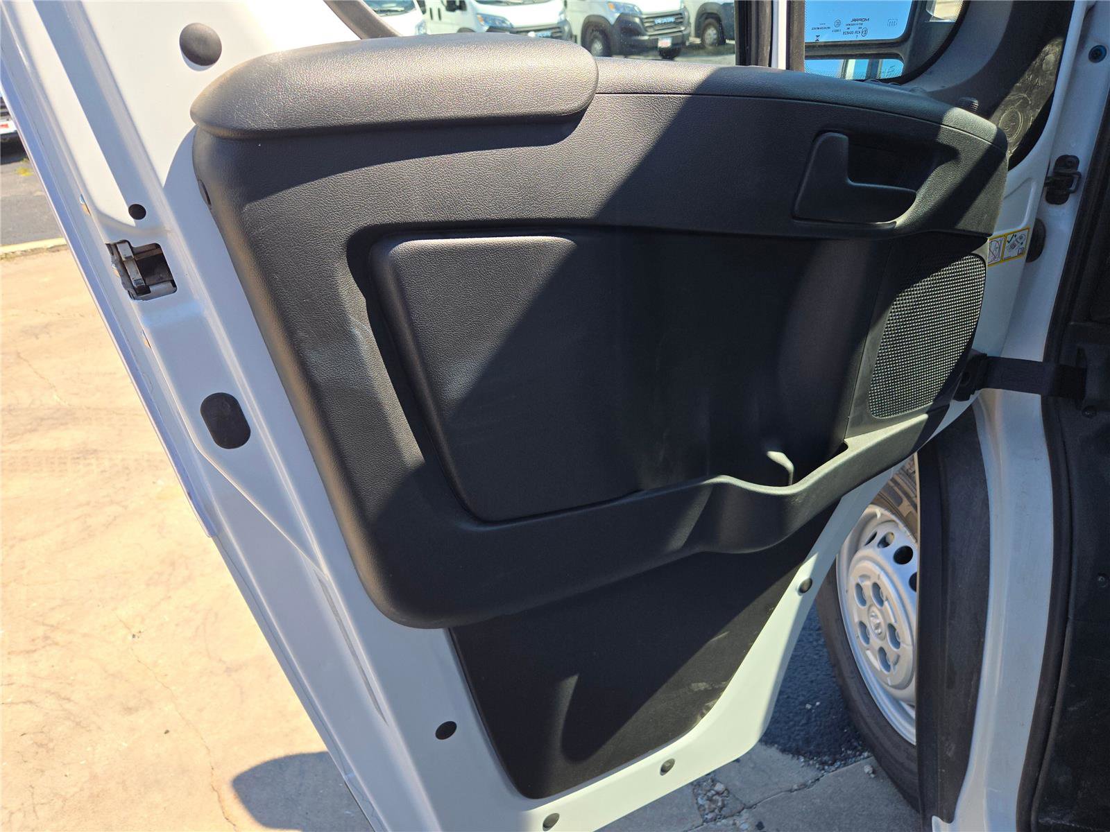 Used 2025 RAM ProMaster 2500 w/ Convenience Group image 20