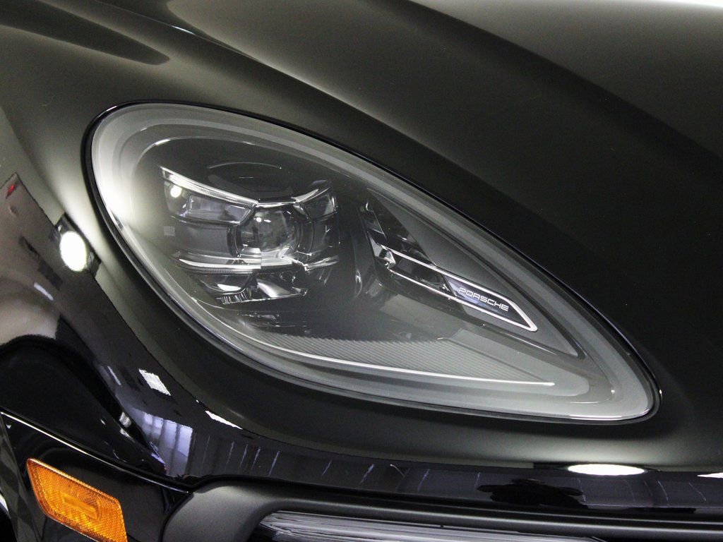 Certified 2025 Porsche Macan image 11