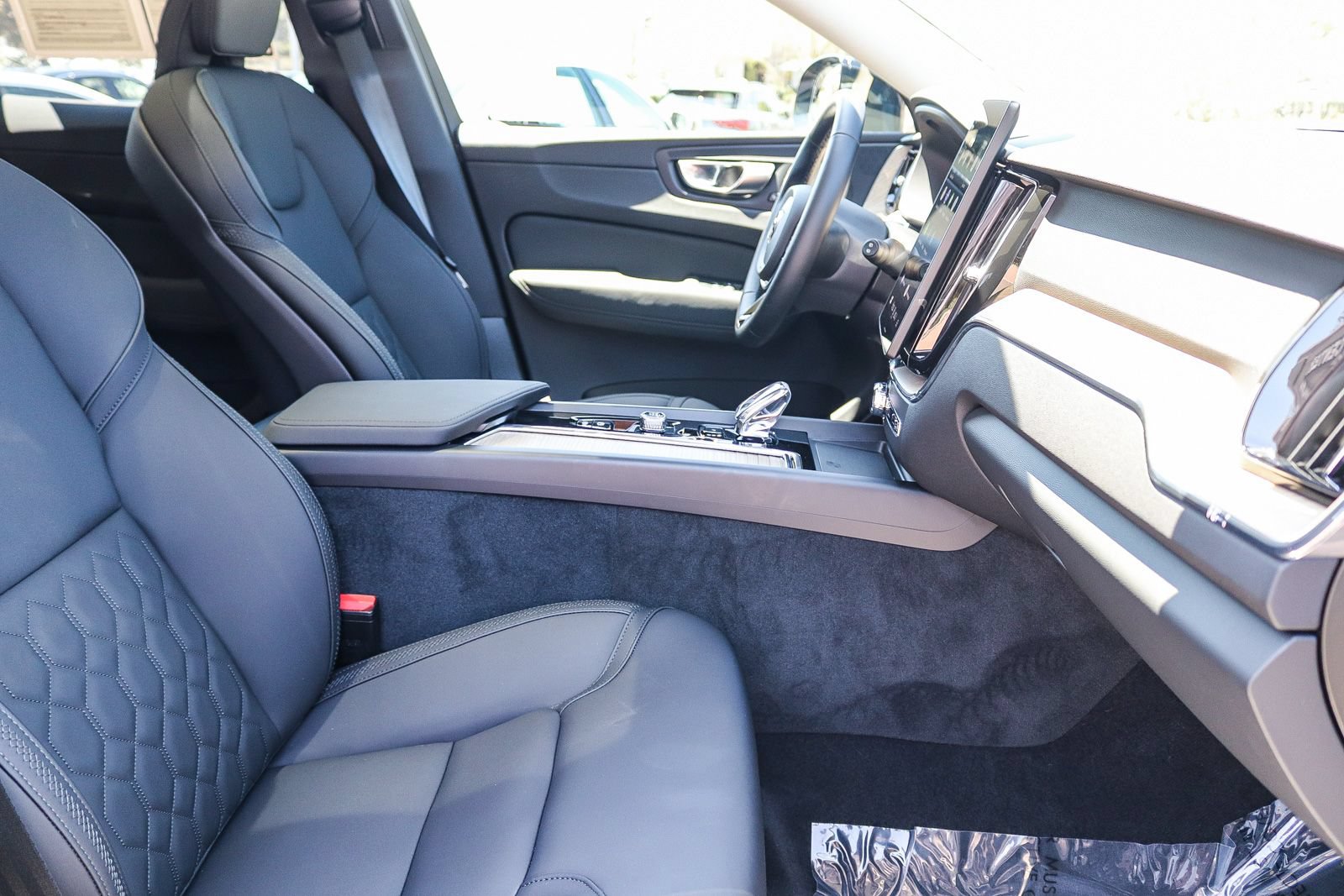 Certified 2026 Volvo XC60 B5 Plus w/ Climate Package PRO AWD/4WD image 18