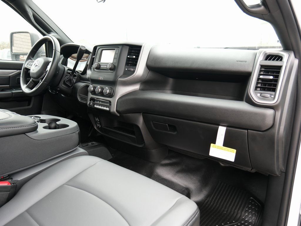 New 2024 RAM 3500 Tradesman AWD/4WD image 26