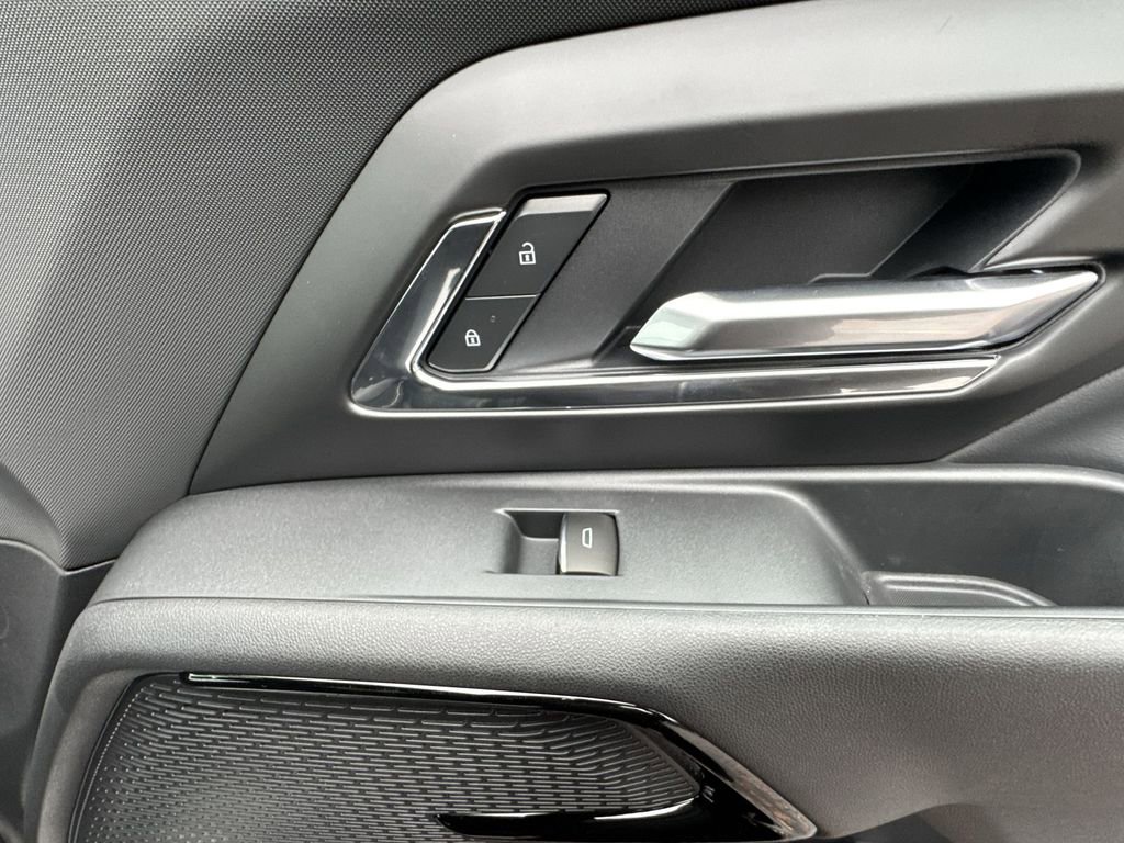 New 2025 Chevrolet Silverado EV LT image 30