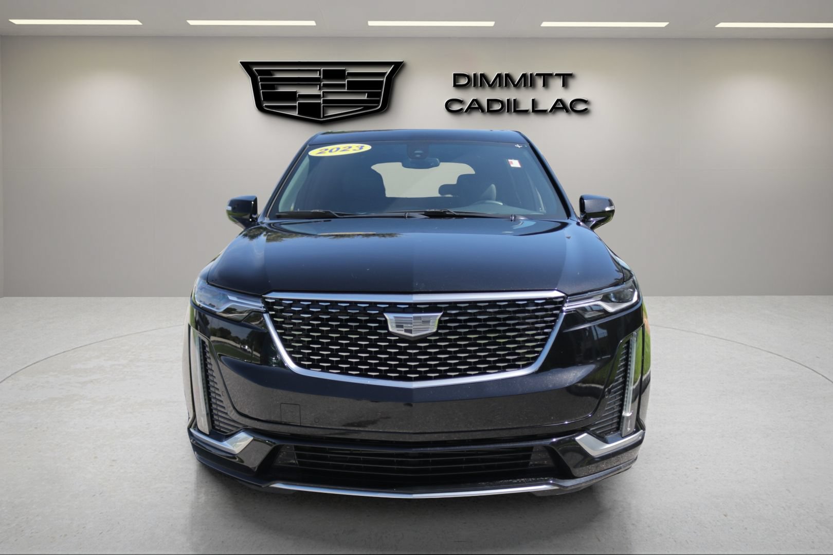 Used 2023 Cadillac XT6 Luxury FWD image 2
