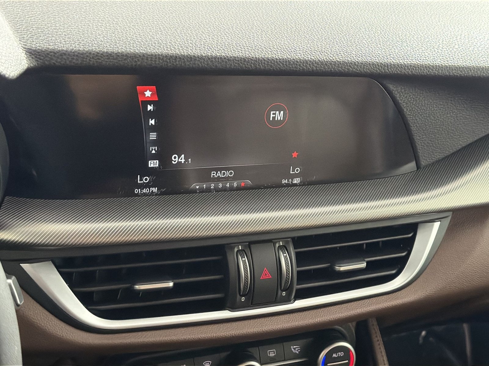 Used 2018 Alfa Romeo Stelvio Sport w/ Quick Order Package 22J Sport AWD/4WD image 18