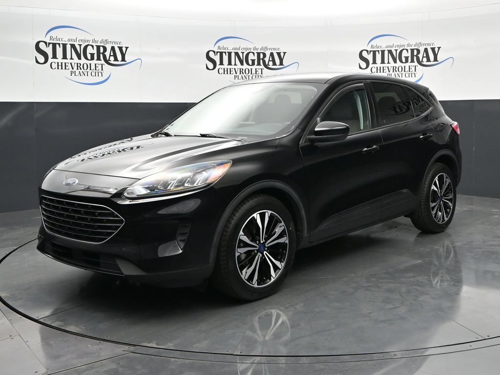 Used 2022 Ford Escape SE w/ SE Sport Appearance Package FWD image 3