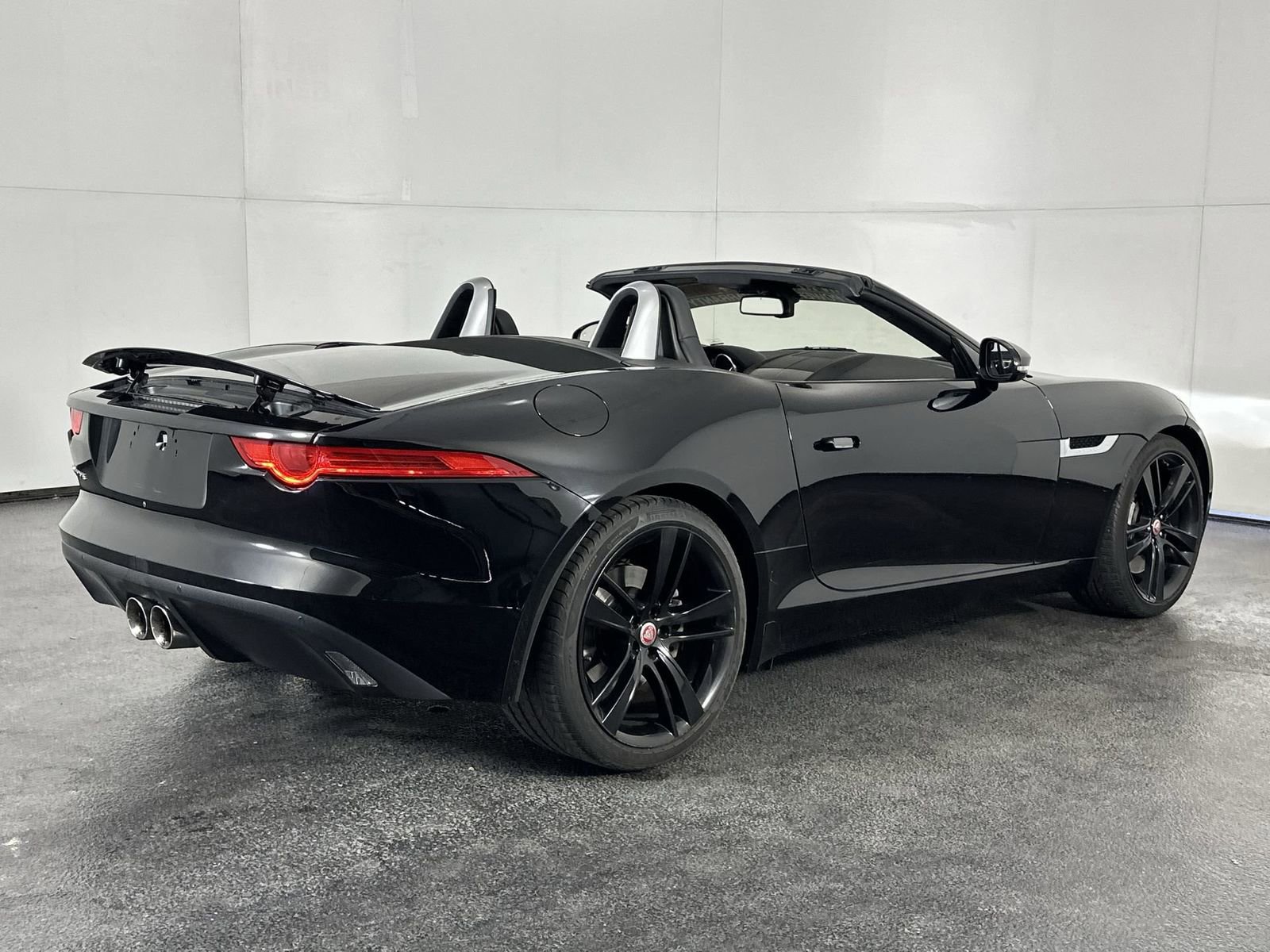 Used 2017 Jaguar F-TYPE Convertible image 11