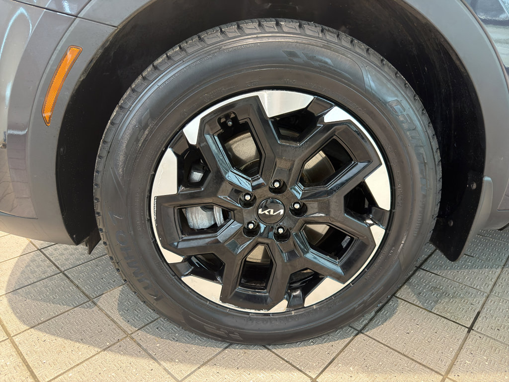 Certified 2025 Kia Sorento S FWD image 9