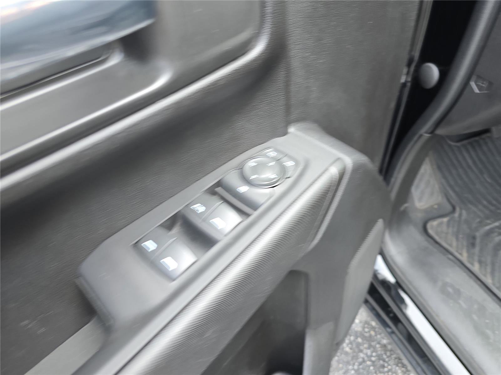 Used 2022 Chevrolet Silverado 1500 Custom image 19