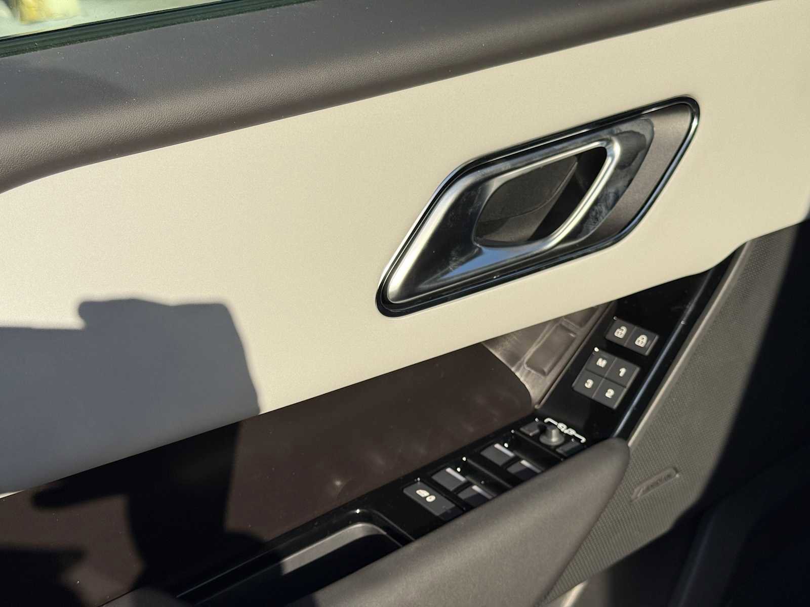 New 2026 Land Rover Range Rover Velar Dynamic SE image 19