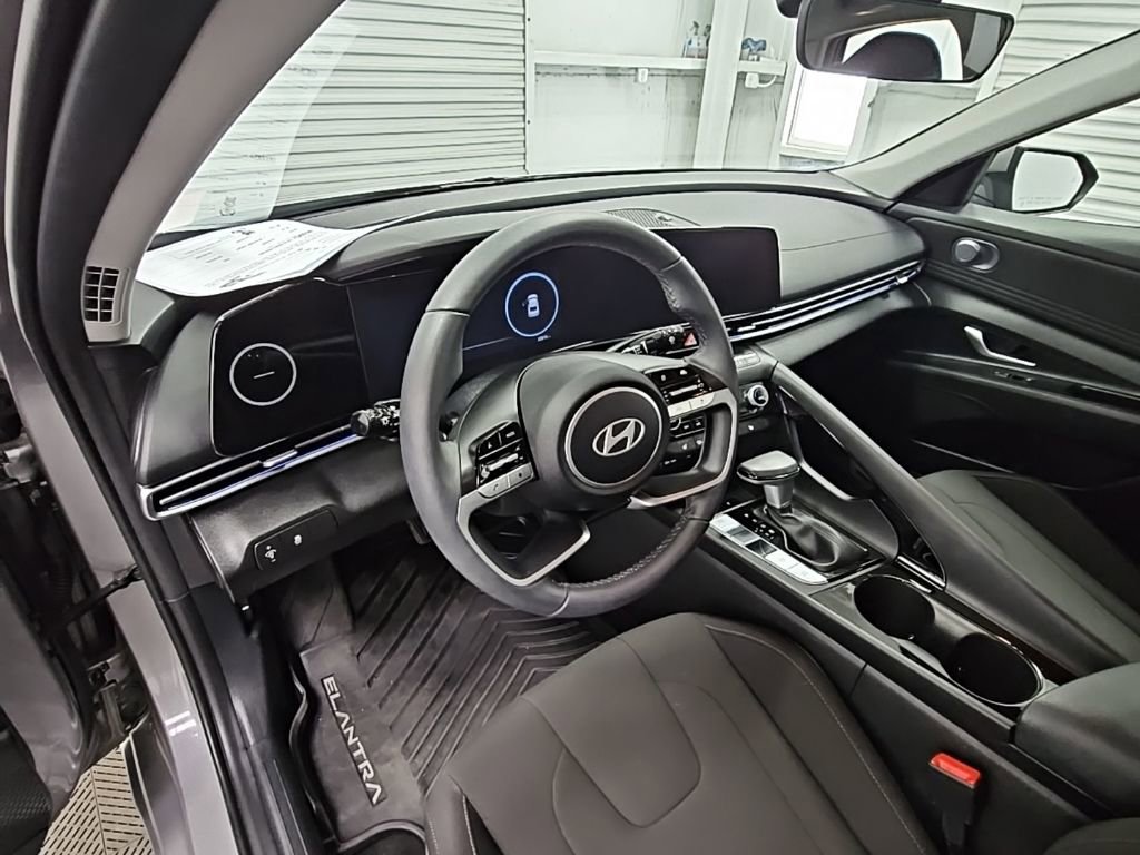 Used 2024 Hyundai Elantra SEL w/ Convenience Package image 12