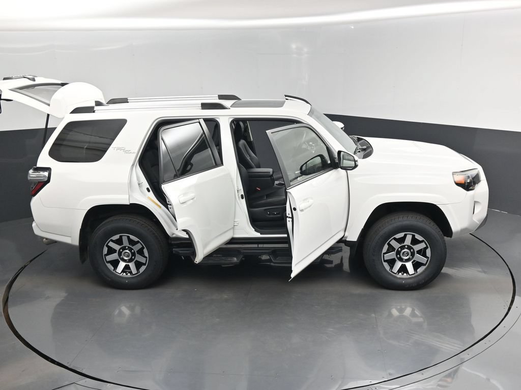 Used 2018 Toyota 4Runner TRD Off-Road Premium AWD/4WD image 18
