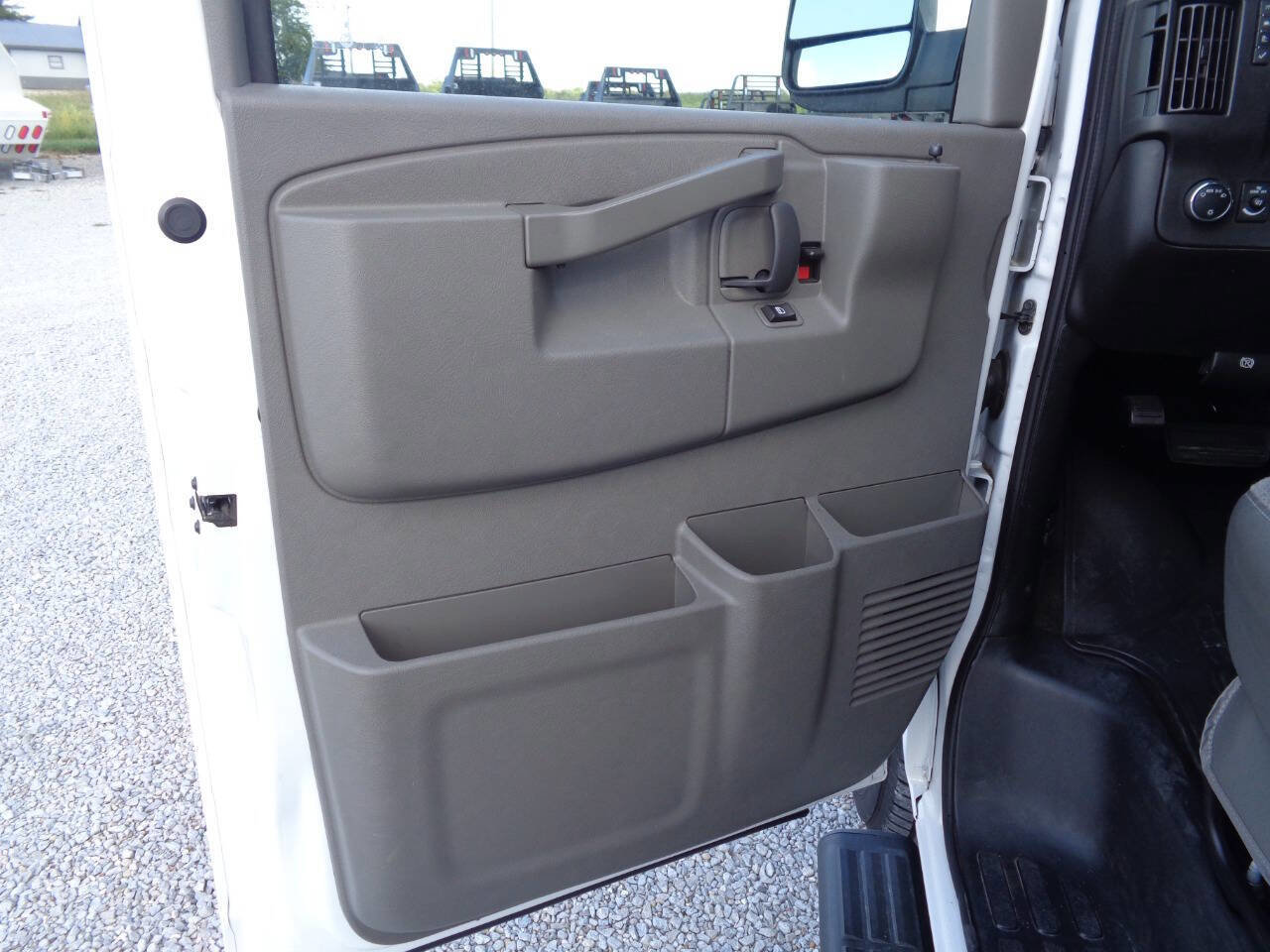 Used 2018 Chevrolet Express 3500 LS image 10