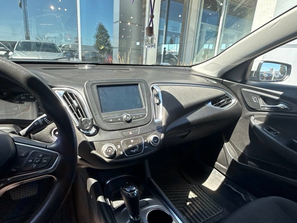 Used 2016 Chevrolet Malibu LT FWD image 13