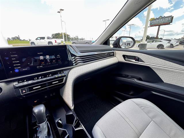 Used 2025 Toyota Camry XLE FWD image 15