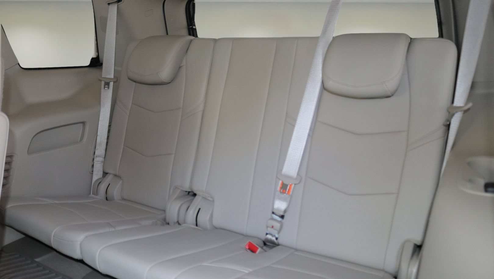 Used 2016 Cadillac Escalade Luxury AWD/4WD image 16