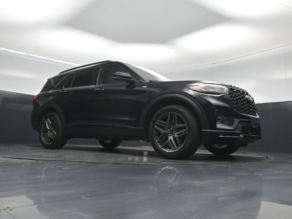 Certified 2026 Ford Explorer ST-Line w/ ST-Line Street Pack AWD/4WD image 3