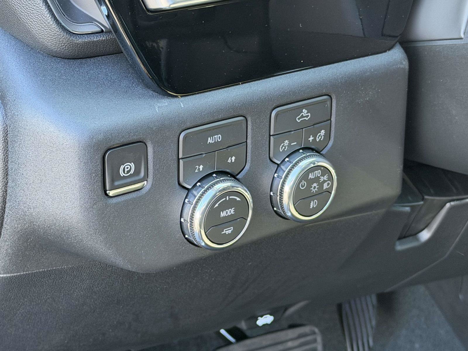 New 2026 GMC Sierra 1500 Elevation w/ Preferred Package AWD/4WD image 18