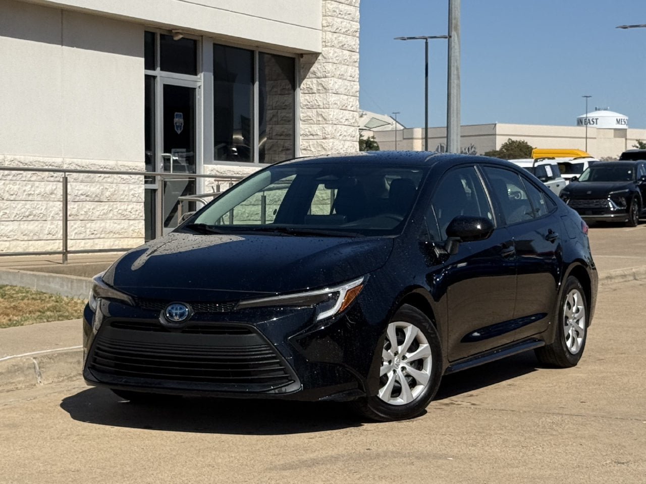 Used 2025 Toyota Corolla LE FWD image 2