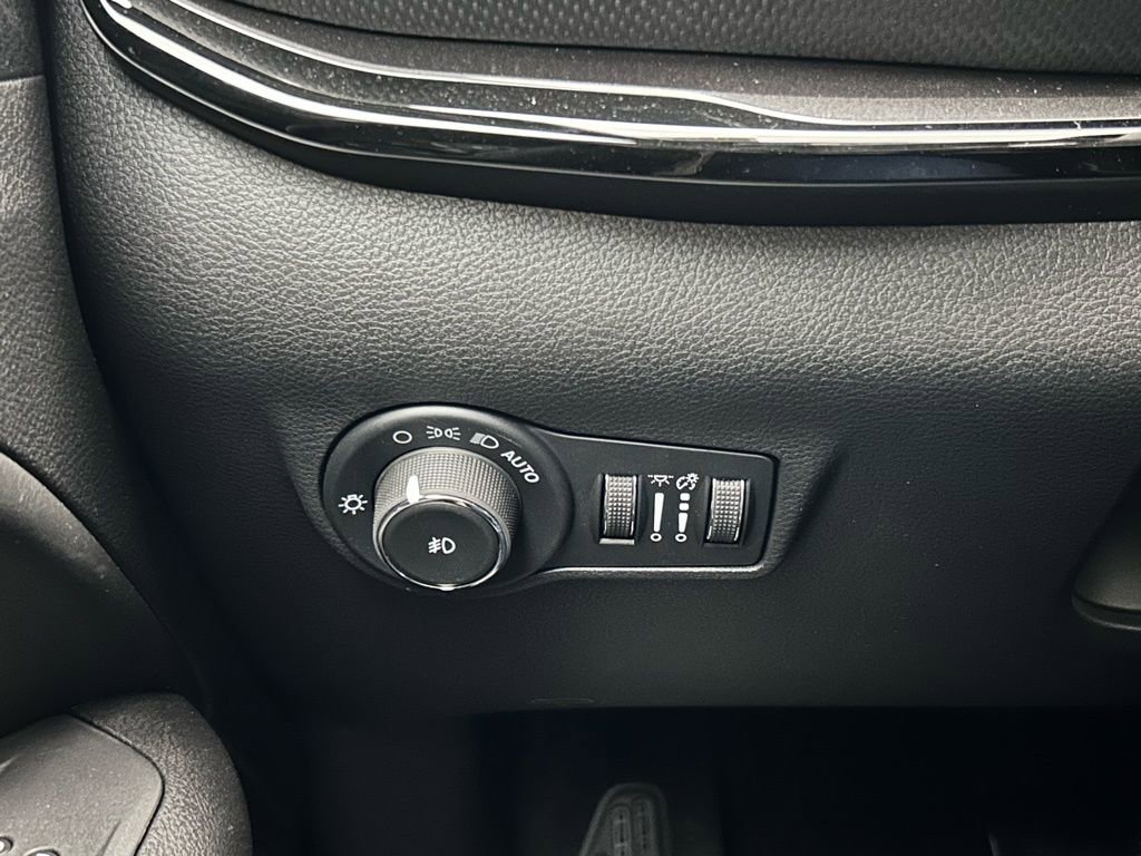 New 2026 Jeep Compass Latitude image 19