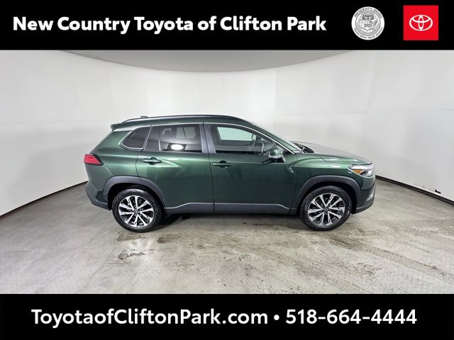 Used 2023 Toyota Corolla Cross XLE image 2