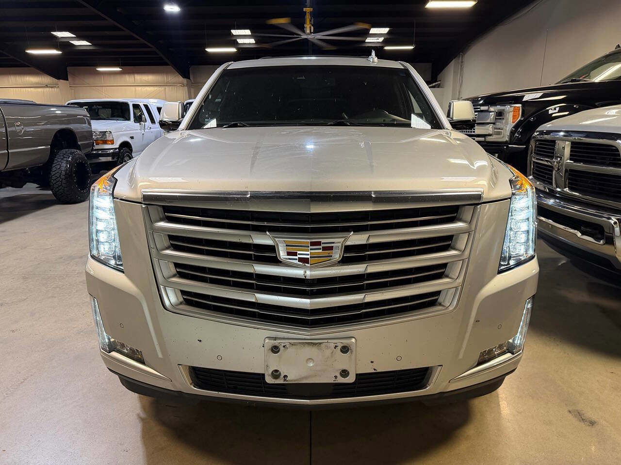 Used 2016 Cadillac Escalade ESV Platinum AWD/4WD image 11
