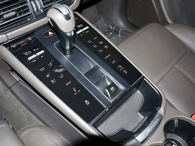 Used 2024 Porsche Macan AWD/4WD image 22