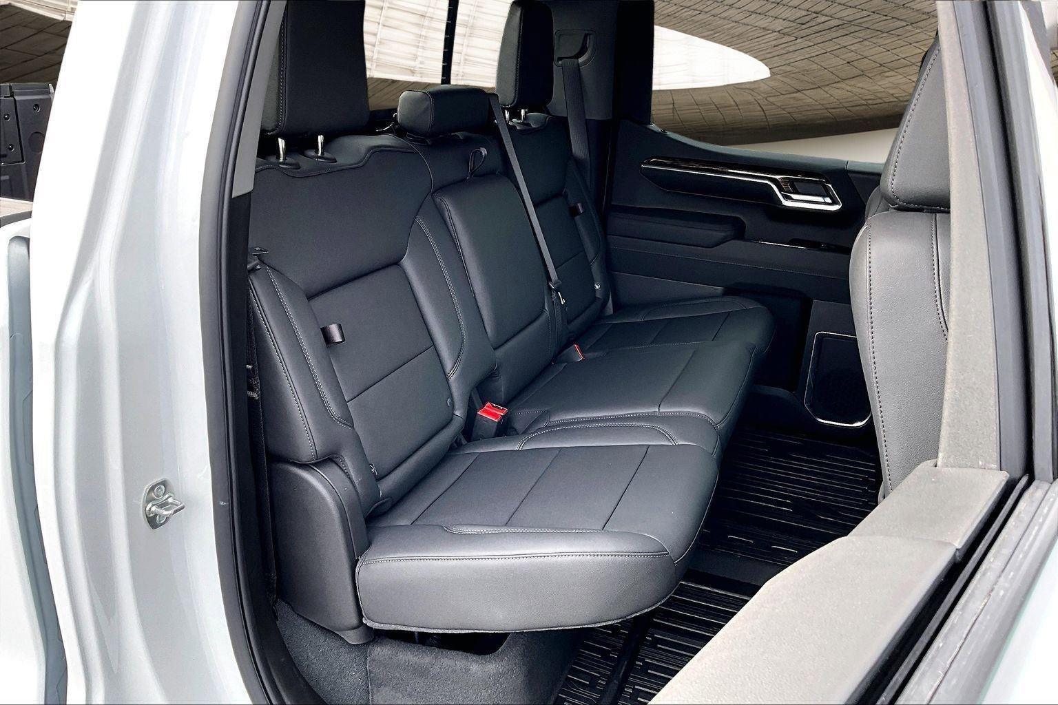 New 2026 GMC Sierra 1500 Elevation w/ Elevation Premium Package AWD/4WD image 9