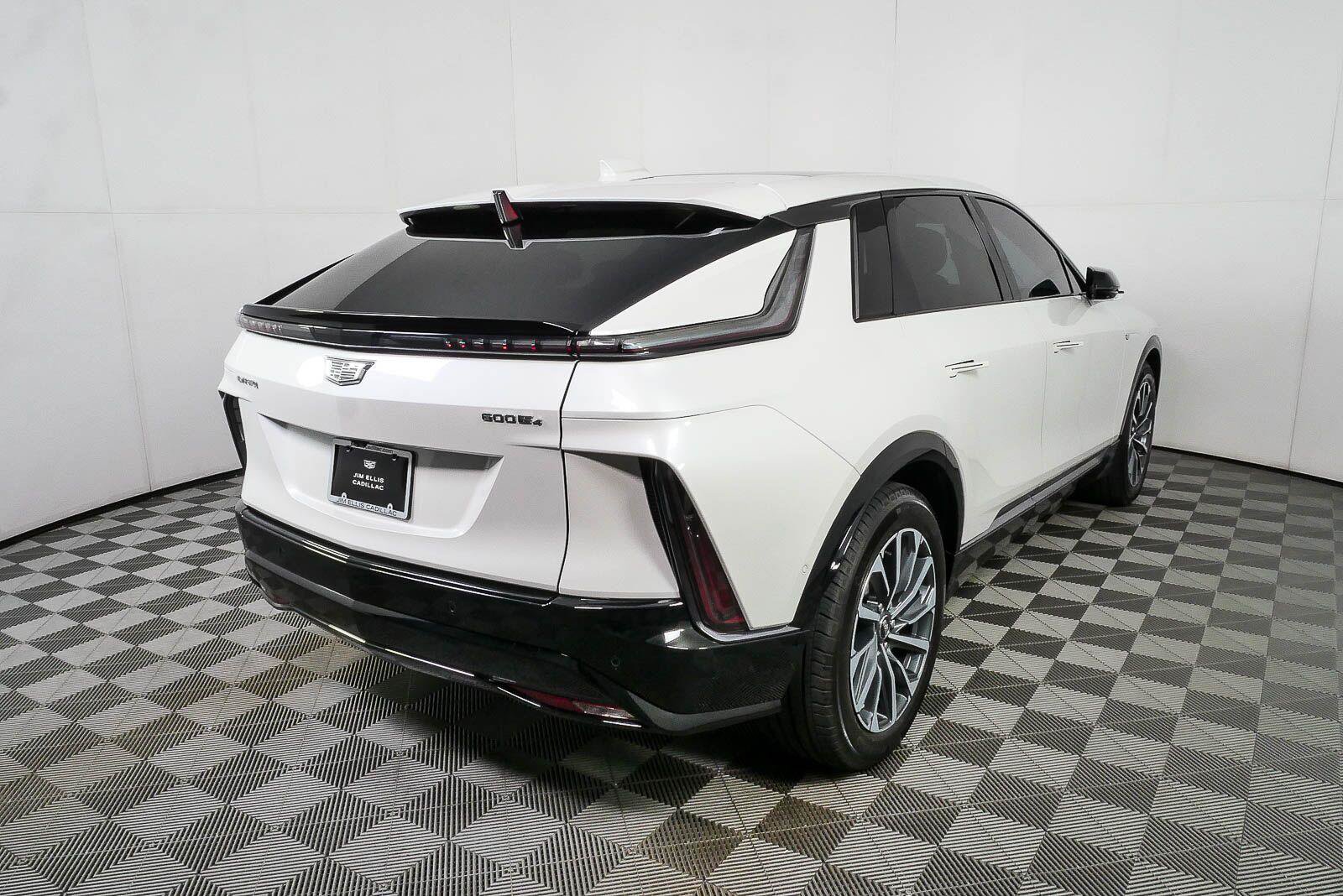 Used 2024 Cadillac Lyriq Sport AWD/4WD image 3