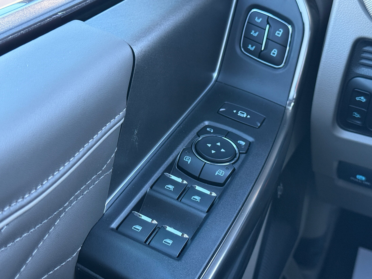Used 2025 Ford F450 Platinum w/ Platinum Plus Package image 22