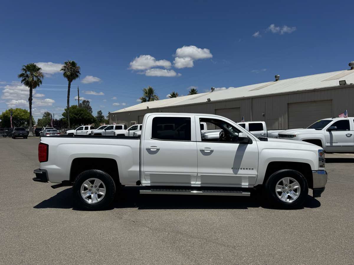Used 2018 Chevrolet Silverado 1500 LT w/ LT Eassist Package RWD image 11