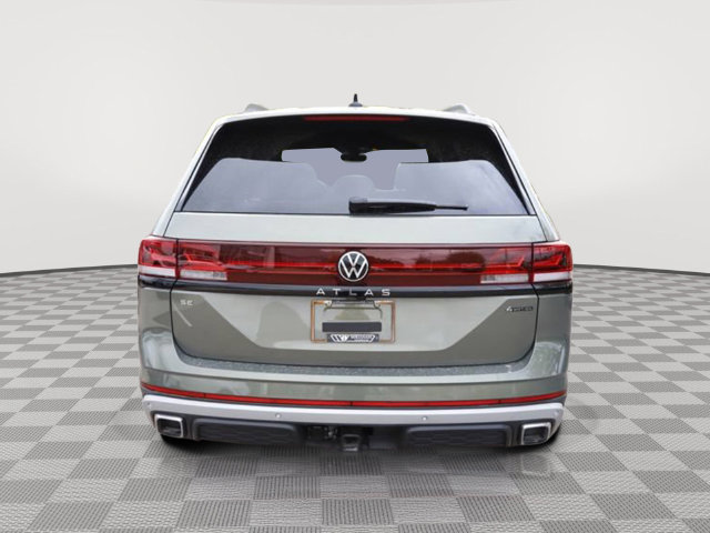 Used 2025 Volkswagen Atlas Peak Edition SE AWD/4WD image 4