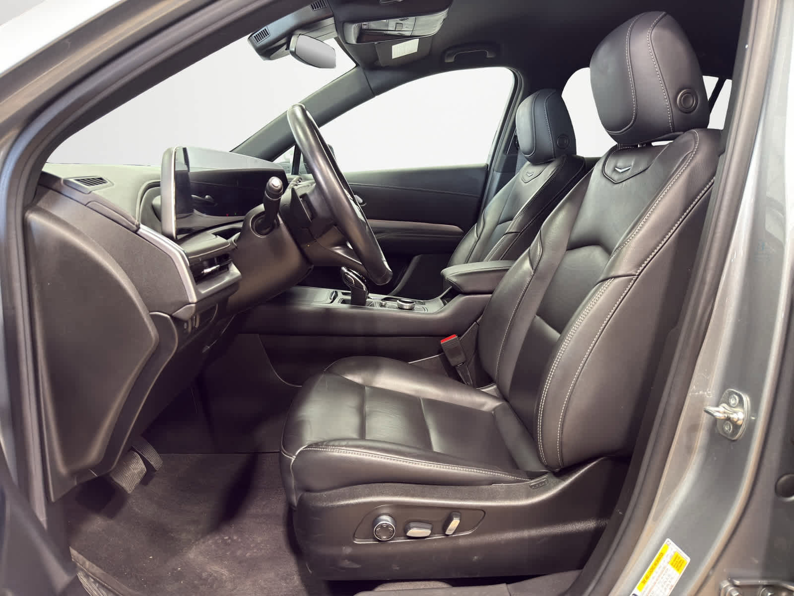 Used 2024 Cadillac XT4 Premium Luxury image 13