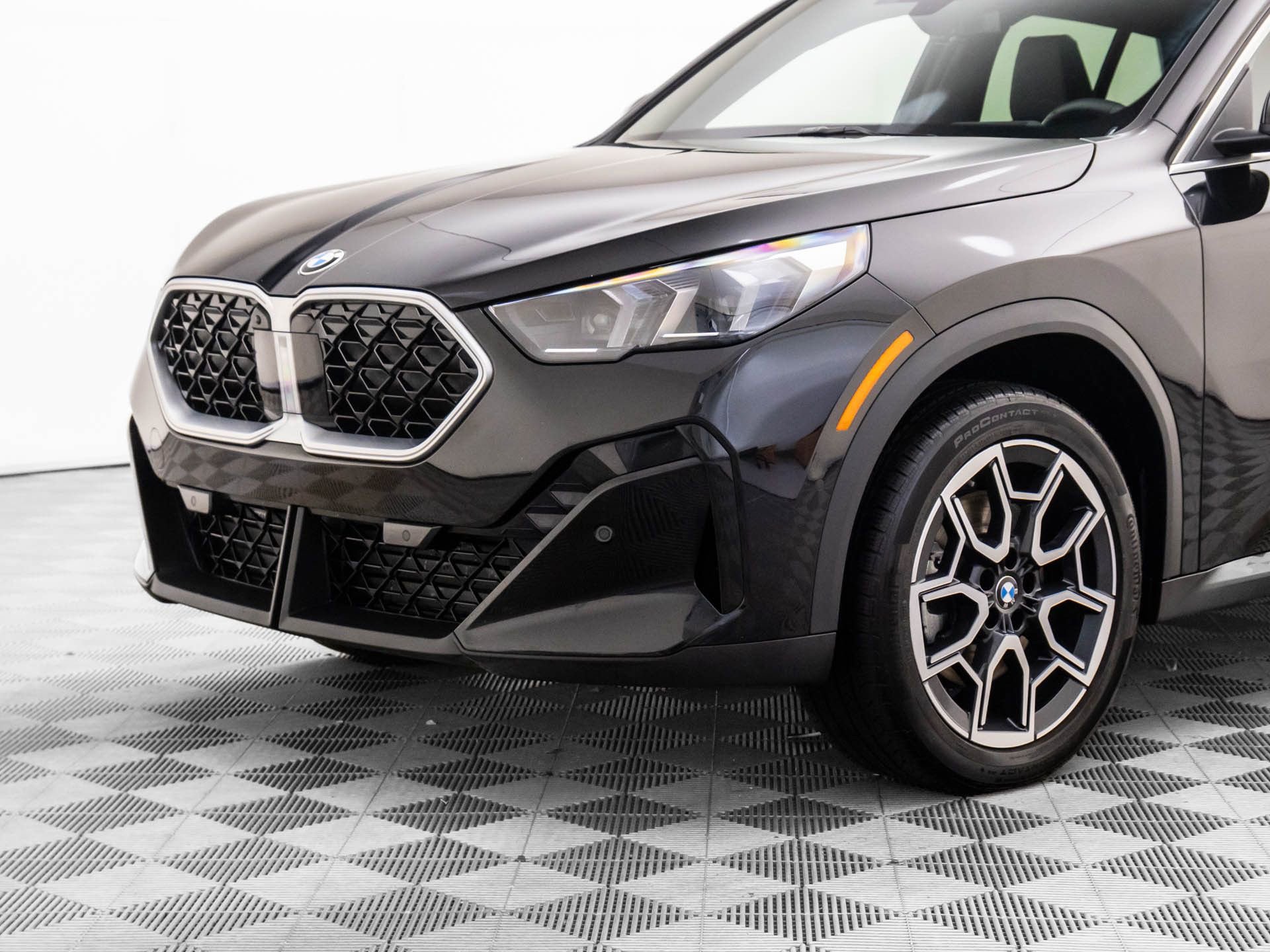 Certified 2025 BMW X2 xDrive28i w/ Premium Package image 38