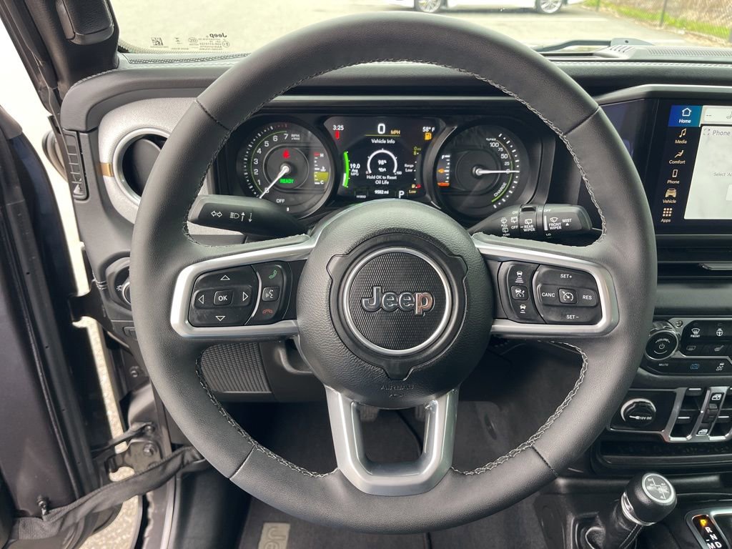 Certified 2025 Jeep Wrangler Unlimited Sahara w/ Safety Group image 17