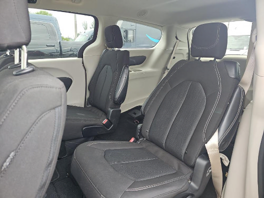 Used 2023 Chrysler Voyager LX FWD image 8