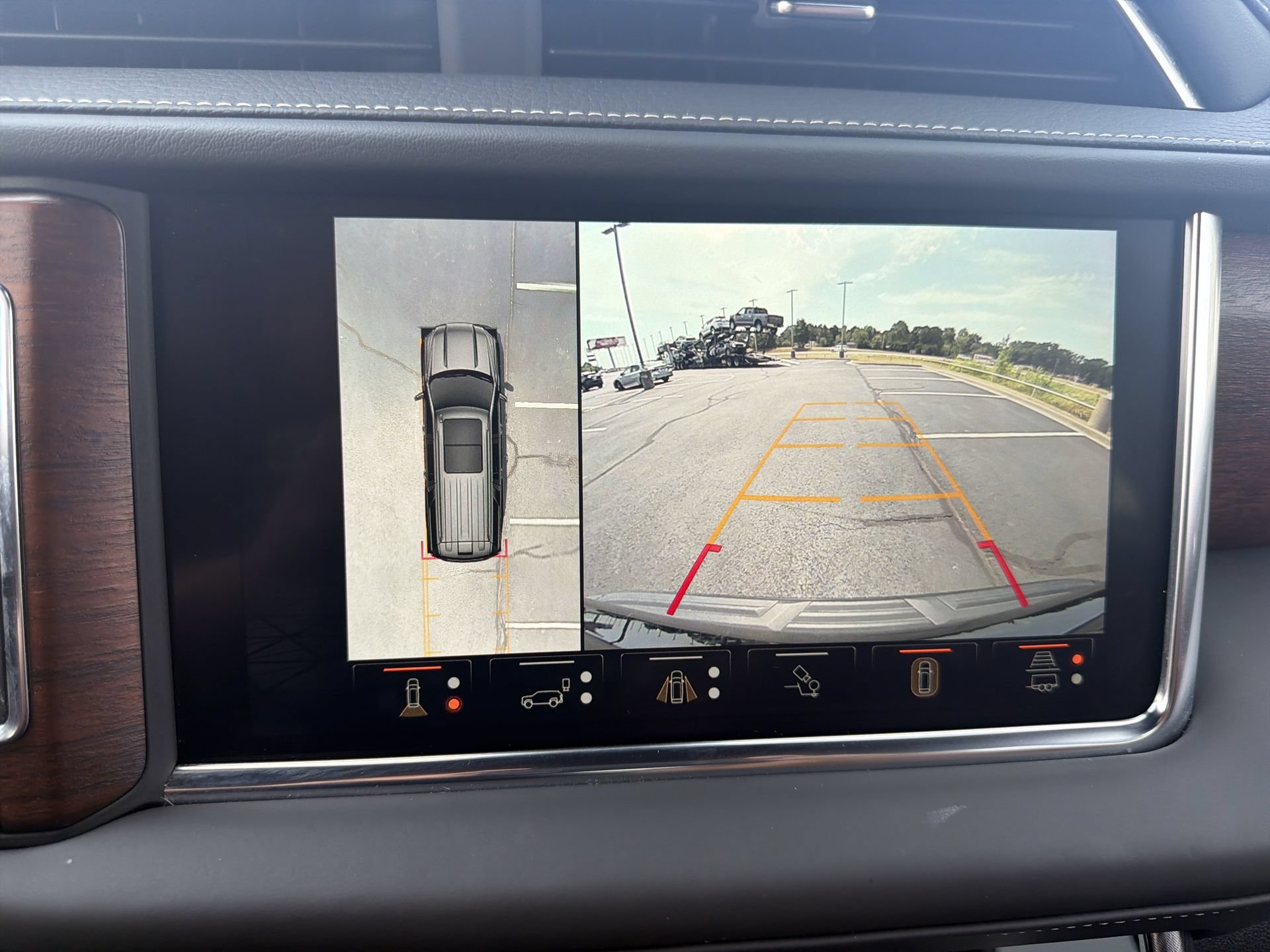 Certified 2024 GMC Yukon Denali Ultimate AWD/4WD image 17