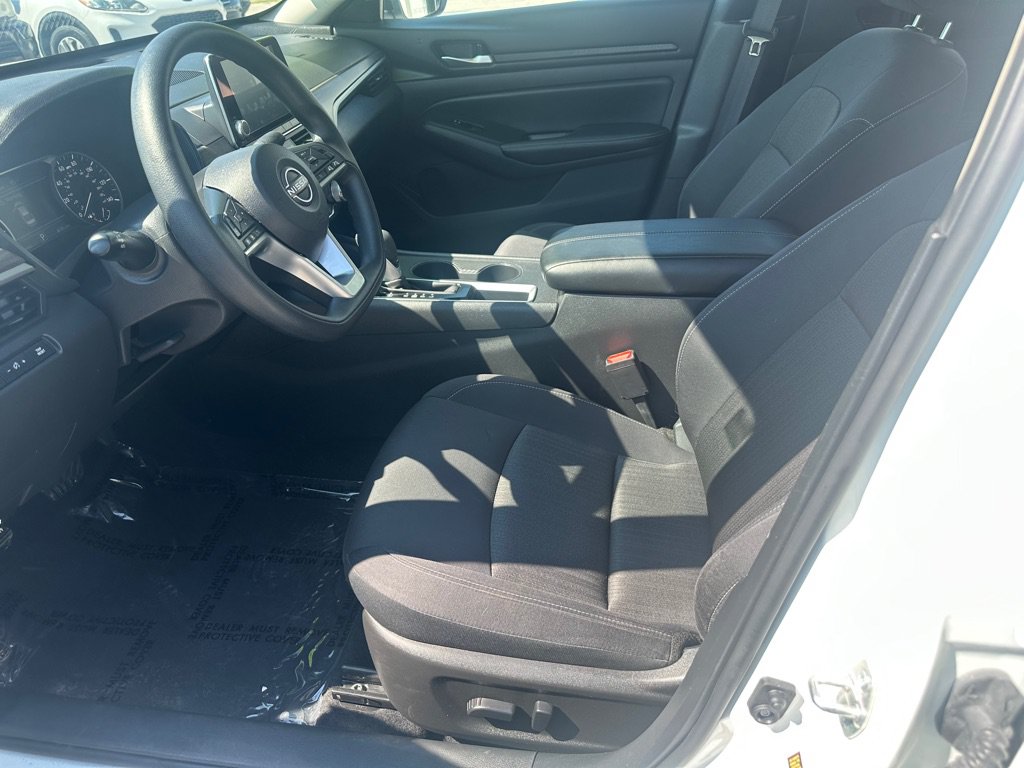 Used 2025 Nissan Altima 2.5 SV FWD image 11