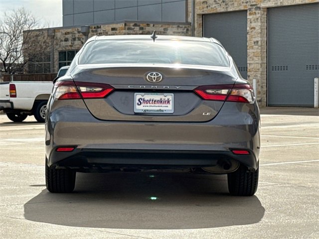 Used 2022 Toyota Camry LE image 9