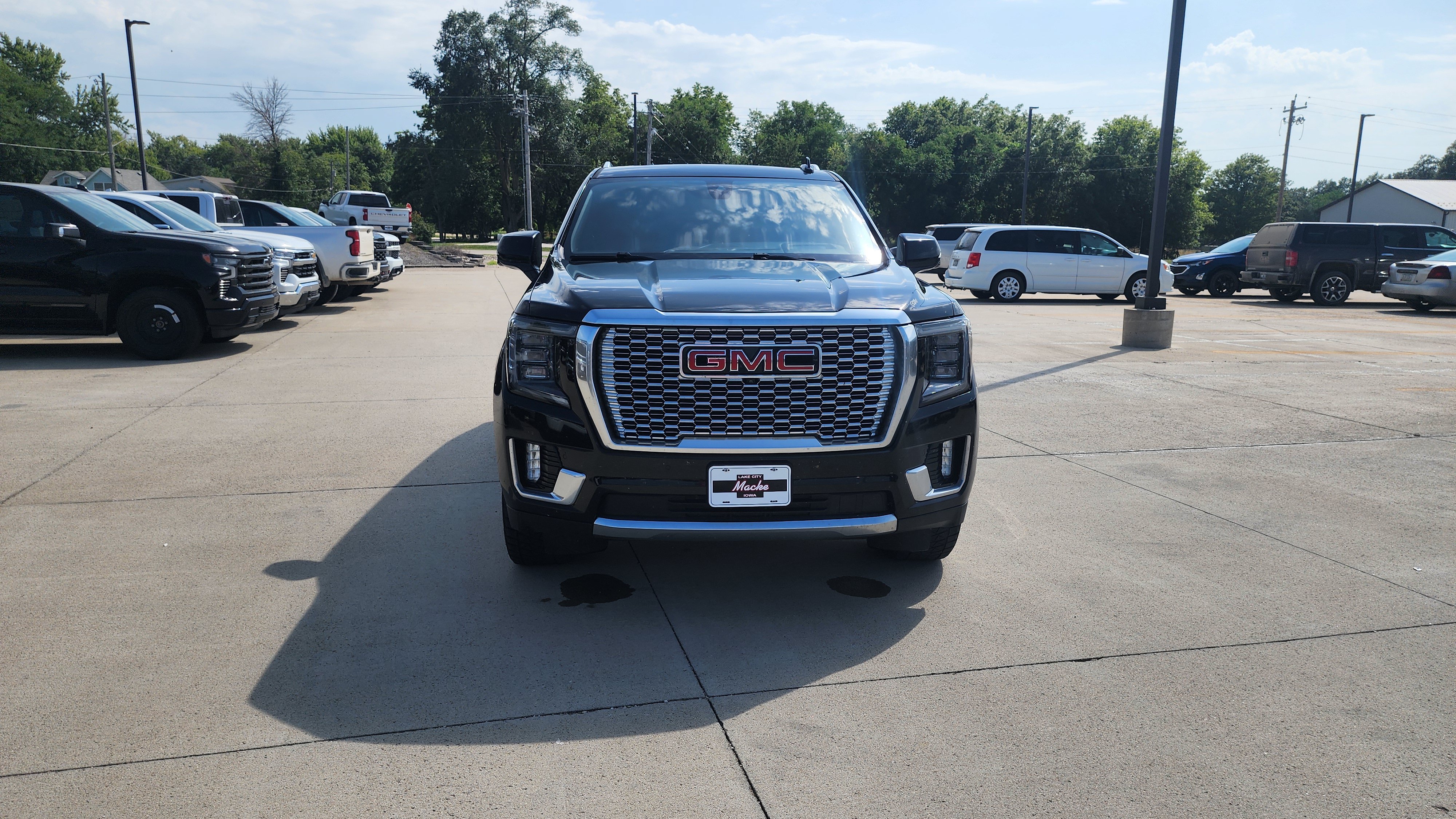 Used 2021 GMC Yukon Denali w/ Denali Ultimate Package AWD/4WD image 7