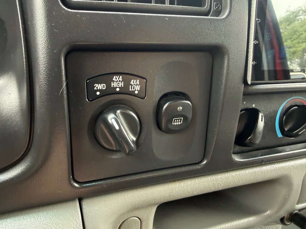 Used 2005 Ford Excursion XLT AWD/4WD image 30