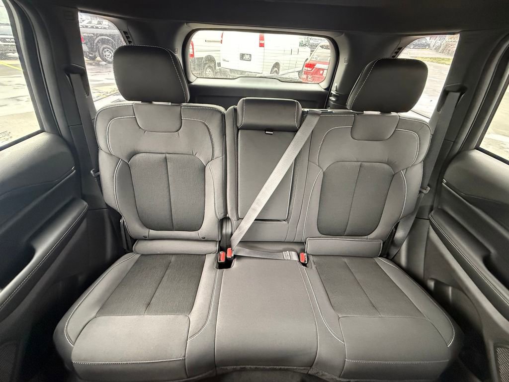 New 2025 Jeep Grand Cherokee Laredo image 14