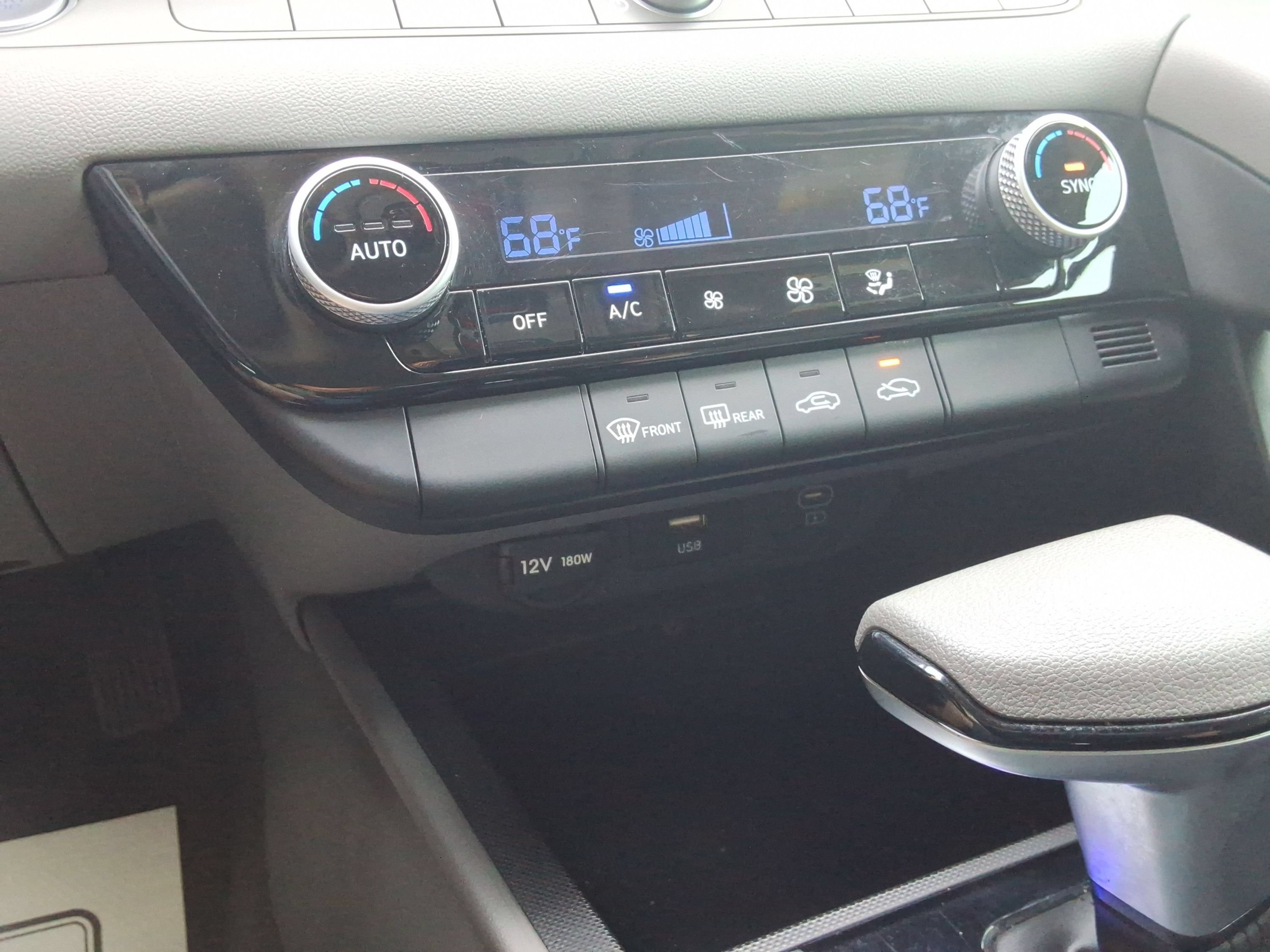 Used 2024 Hyundai Elantra SEL FWD image 14